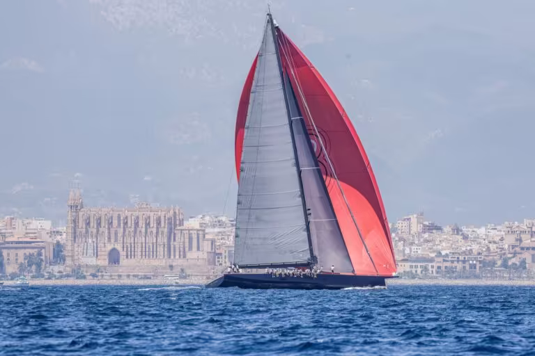 Linnea Aurora da la sorpresa en la emocionante segunda jornada de la Superyacht Cup Palma 2025
