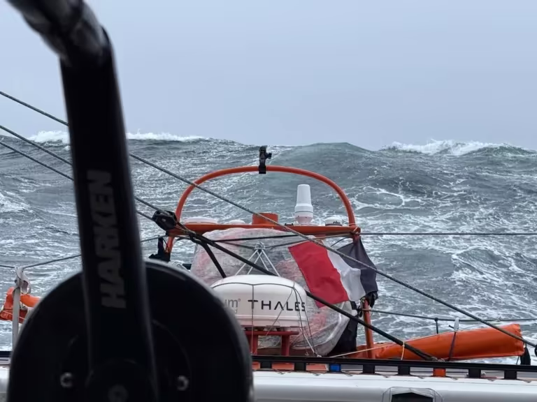 Vendée Globe: Los líderes enfrentan nuevos desafíos en el Océano Índico